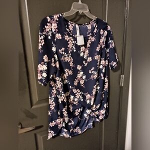 Floral Navy Top Nwt